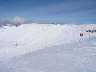Summit of Veret drag showing Grand Chaudron piste
